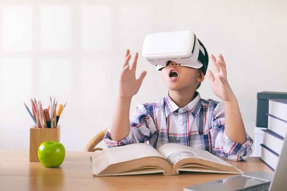 Eğitimde VR Kullanımı Sanal Gerçeklikle Tarih Dersleri (2)